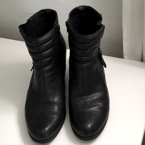 Clarks Ankle Booties - Picture 2 of 4